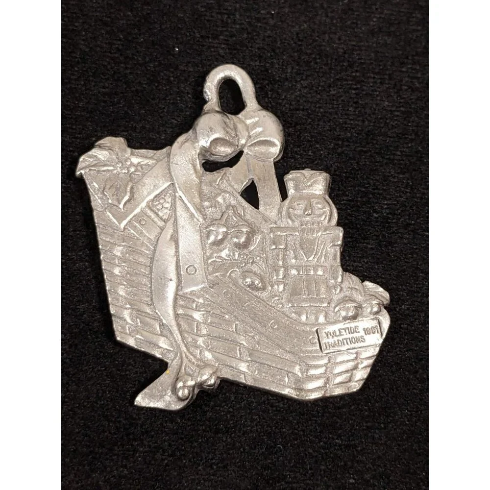 Vintage Longaberger Yuletide Traditions Christmas‎ Basket Nutracker Ornament